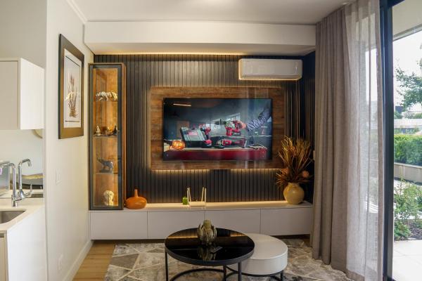 Plush Waterfall Stay At Ellipse - Midrand