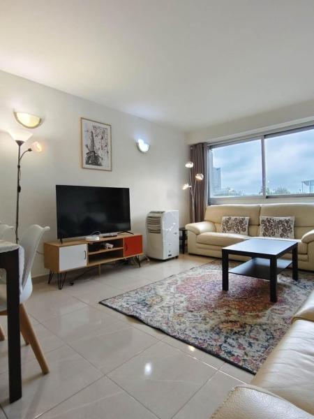5 Min Walk To Metro, 3 Bedrooms, La Défense, Parking - Courbevoie