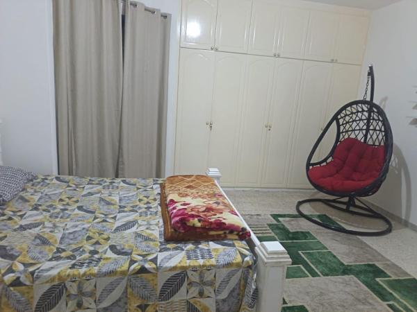 På bilden syns objektet Room Available For couple or small family som ligger i staden Muşaffaḩ.
