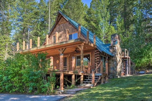 Na fotografii je vidět objekt Alpine Adventures Cozy Log Cabin with Deck and Views! nacházející se ve městě Alpine.