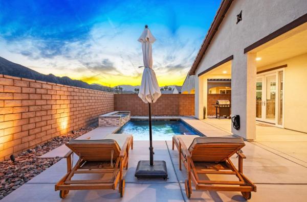La Quinta Oasis - Pool Hot Tub & Mountain Views - La Quinta, CA