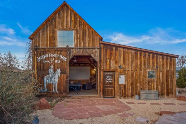 Timber & Tin F 2bed 2bath W Pool & Rooftop Deck - Kanab, UT