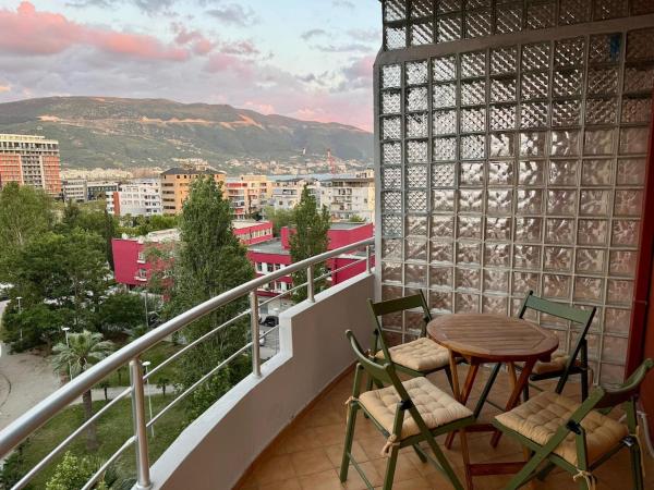 Fotografie 1: Mountain & Beach View, Large Balcony Flat in Vlorë