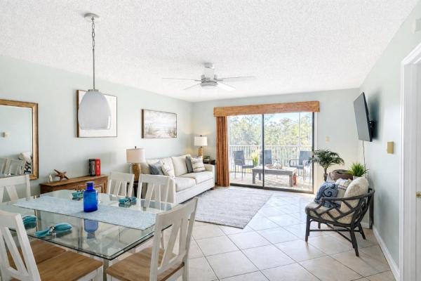 Latitude 107 2 Bedroom Walk To Beach - Foley, AL