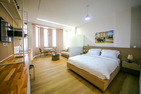 A la foto es mostra l'objecte Denis Studios Durres situat a la ciutat de Draç.