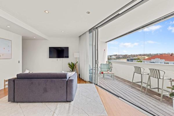 Beachview 2br With Balcony And Parking - Manly