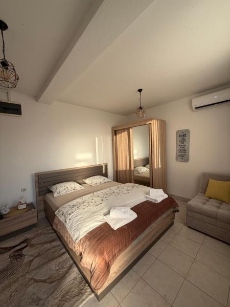 A la foto es mostra l'objecte Bukuria e Fjerinës situat a la ciutat de Ulcinj.