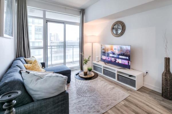 Urban Down Town 2br Plus Den Condo With Balcony - Toronto