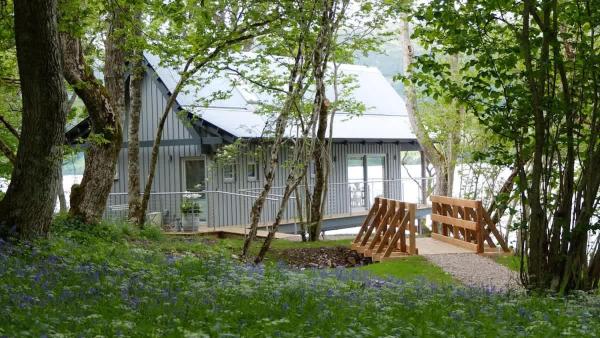 Dipper Boathouse Secluded Over-water Retreat - Kenmore
