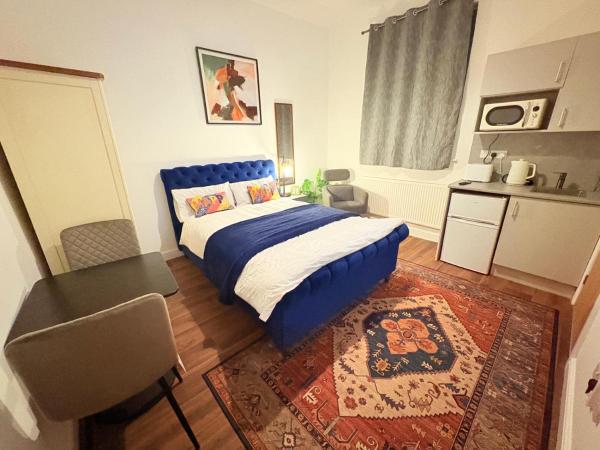 Stylish Studio 8,weekly, Monthly Stay Deals,parking,contractors,nhs,families, Relocators, Nr Sandwell Hospital - Birmingham
