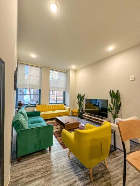 Your Downtown Oasis, Pool Gym in Building Steps from Dining and Top Sights, Cleveland