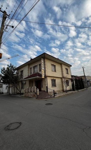 A la foto es mostra l'objecte Salam Inn situat a la ciutat de Taixkent.