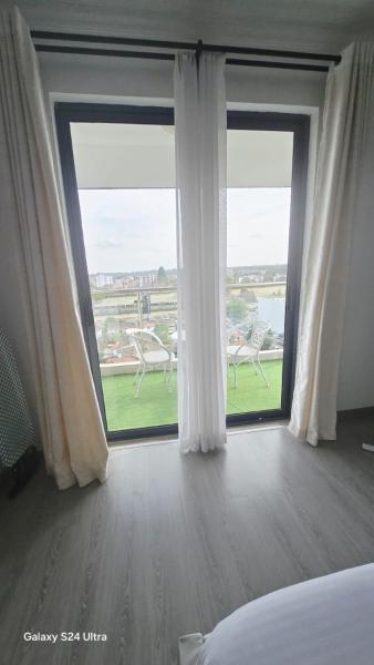 SPECIOUS 3 Bedroom all ensuite ,pool, GYM 5 mins to eateries and shopping centre, Nairobi