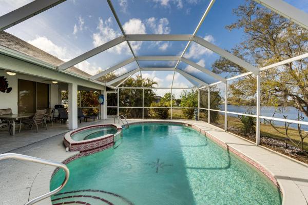 Port Charlotte Pool Paradise! Spacious Family Home - Port Charlotte, FL