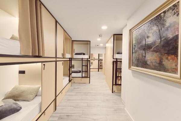 Na fotografii je vidět objekt Albergue San Nicolás nacházející se ve městě Logroño.