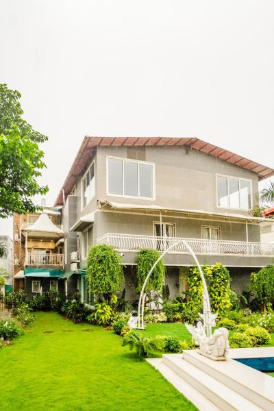 Moonstone Meadows 9-bhk Retreat With Private Pool, Garden, Gazebo, & Jacuzzi - Lonavala