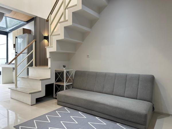 Stellar House With Back Garden - 