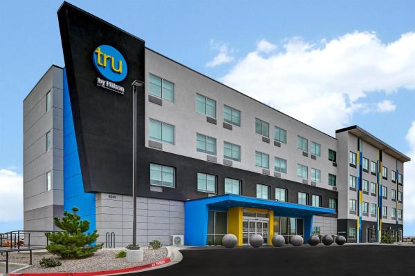 Na zdjęciu widoczny jest obiekt Tru By Hilton Albuquerque North I-25, Nm położony w mieście Albuquerque.