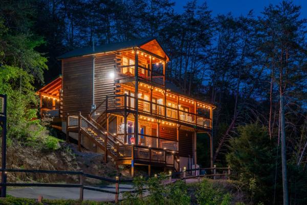 A la foto es mostra l'objecte Heavenly Bliss By Ghosal Luxury Lodging situat a la ciutat de Sevierville.