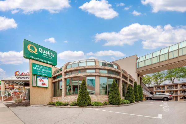 På billedet ses objektet Quality Hotel Fallsview Cascade beliggende i byen Niagara Falls.