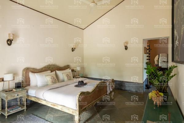 The photo shows the Fable by RÊVE Escapes - Premium 3 BHK Villa Near Vagator Beach located in the city of Assagao.