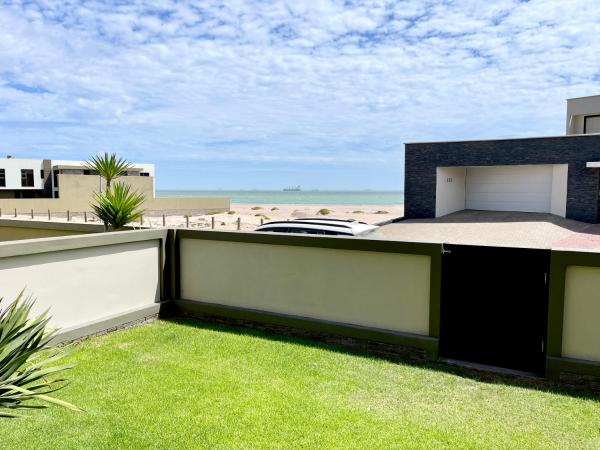 Family Beach House Retreat, Swakopmund