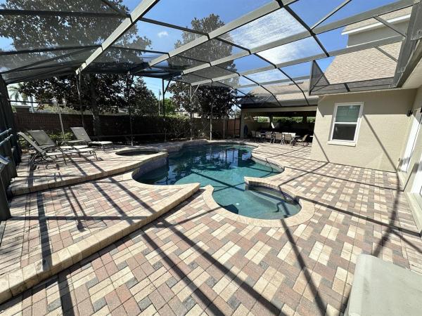 Luxurious Getaway Pool Hot Tub Theater Gym Outdoor Kitchen Bbq 2 Miles To Disney - Four Corners, FL