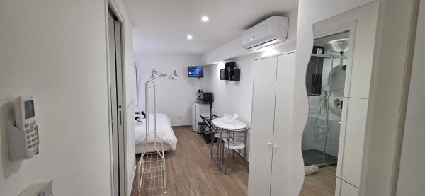 På billedet ses objektet Black & White Rooms beliggende i byen Bari.