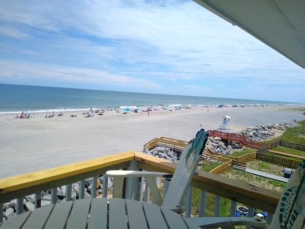 A18 Parrot Escape - Ocean View! There Is Nothing Quite Like A Carolina Sunrise Viewed From Your Private Oceanfront Deck Condo - Carolina Beach, NC