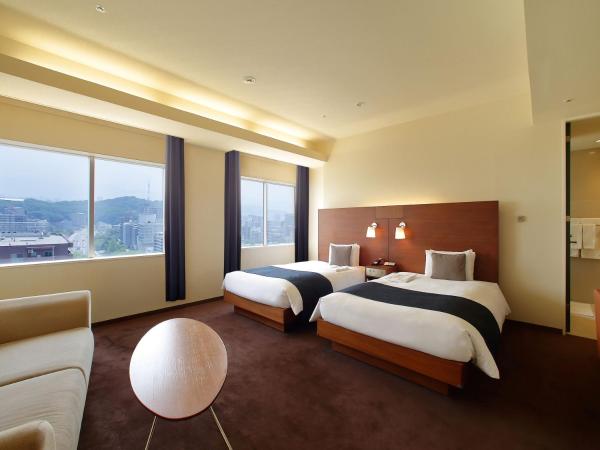 Na zdjęciu widoczny jest obiekt Oriental Hotel Hiroshima położony w mieście Hiroszima.