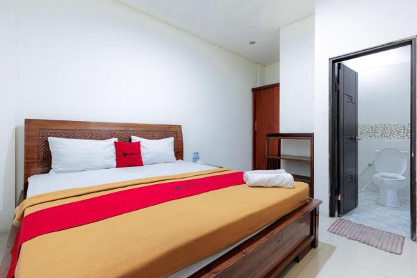 Reddoorz Plus Near Green Pramuka Square Mall - Jakarta
