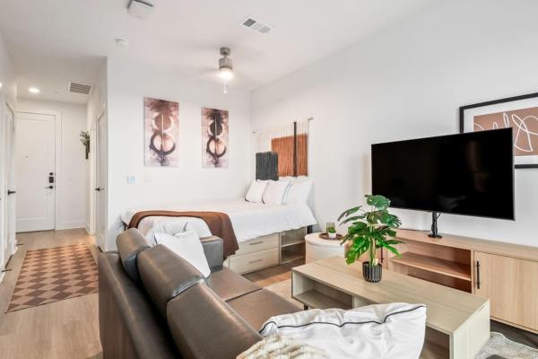 Chic Studio - Boho Style - Shared Pool, Gym - Houston, TX