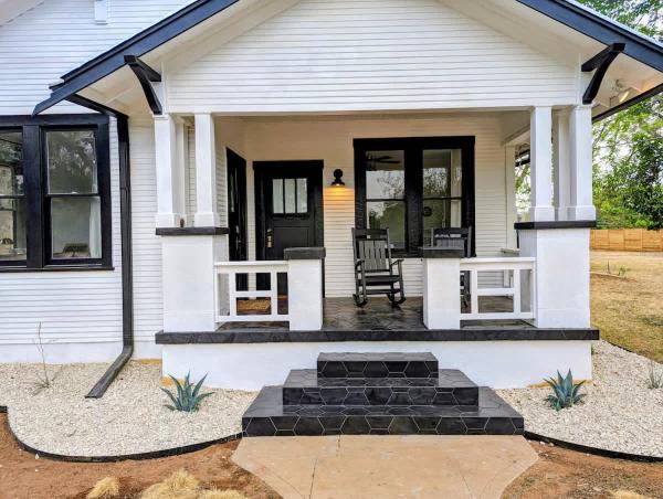 Brand New Private Pool And Hot-tub Near Main! - Fredericksburg