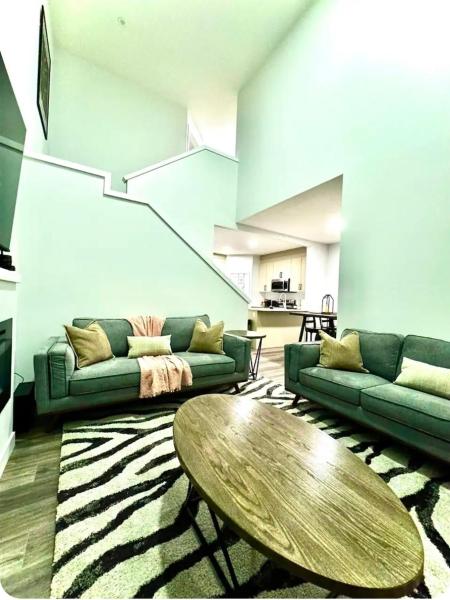 Modern 4bdrm Home-1 King Bed- 3 Queen Bed Main Suite - Edmonton, Canada