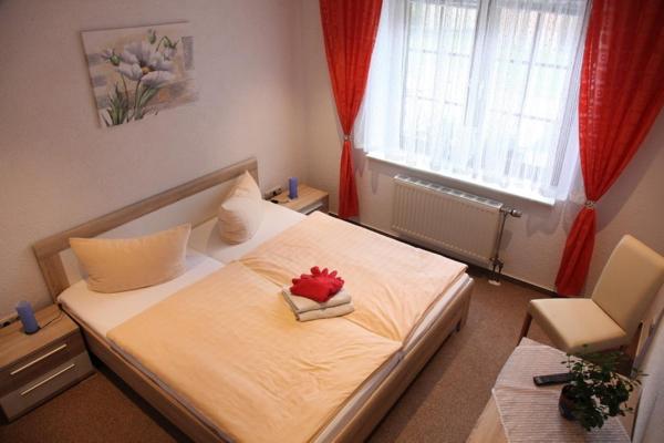 Na fotografii je vidět objekt Pension & Gasthof Storchennest nacházející se ve městě Groß Quassow.