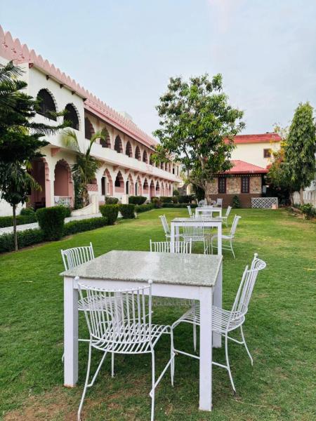 Na foto é possível ver o objeto Sajjan Bagh Resort localizado na cidade de Pushkar.