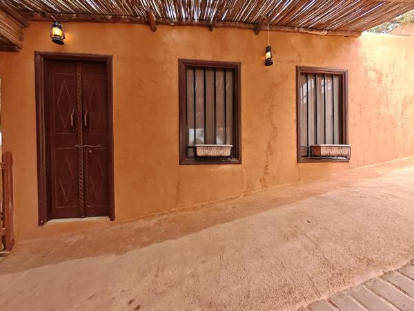 A la foto es mostra l'objecte Kuhaylan Arabian Horse Cottage situat a la ciutat de Şāliḩīyah.