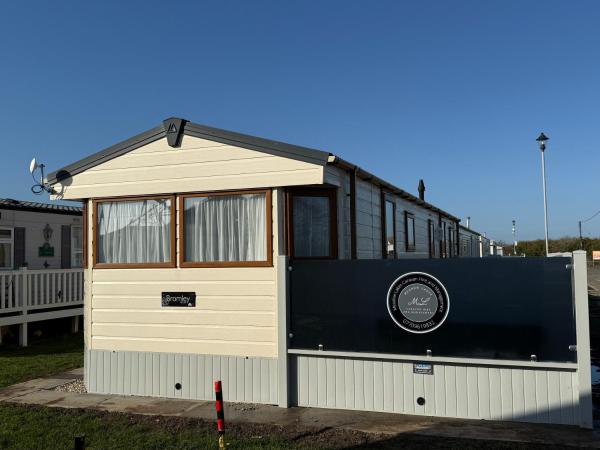 Sunnymede D1 - Hot Tub Caravan - Ingoldmells - Anderby Creek