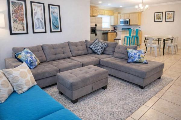 Oversized 2 Bedroom - Modern - Pool Near Beach - South Padre Island, TX