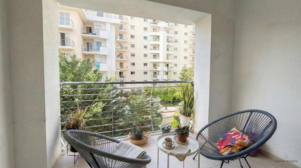 Charming Modern 1br Apartment With Balcony Views - Malta
