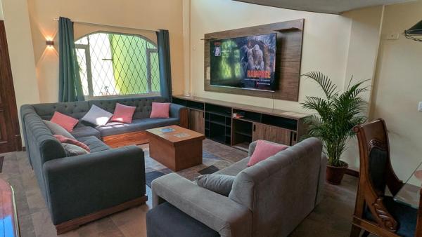 La photo montre l'objet Lujosa Casa - Jacuzzi - BBQ - 15 min aeropuerto situé dans la ville de Quito.