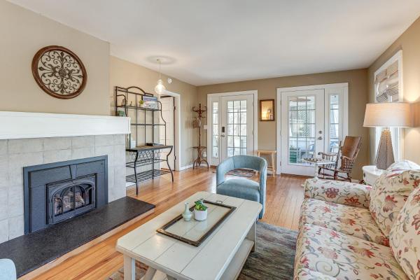 Walk To Beach! Serene Lake Michigan Home W/ Deck - Grand Haven, MI