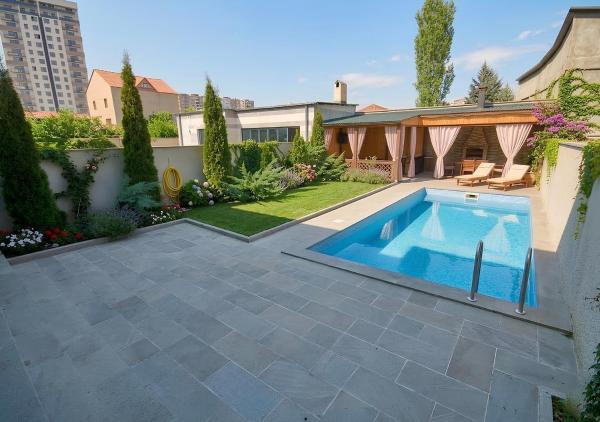 A la foto es mostra l'objecte Your Holiday Home In Yerevan situat a la ciutat de Avan.