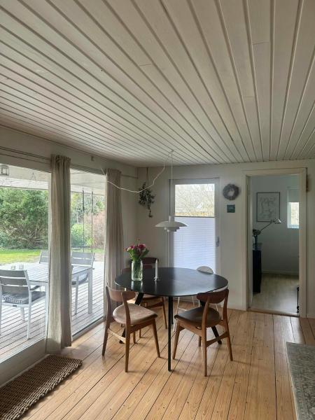 På billedet ses objektet Holiday Home Near Ajstrup Beach With A Cozy Garden beliggende i byen Malling.