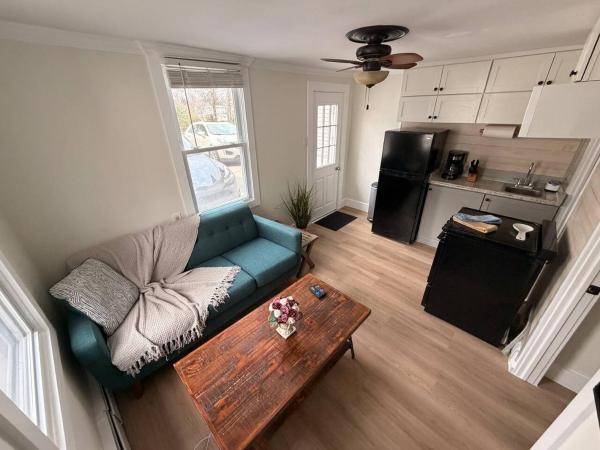 Tiny, Budget Friendly 1 Bedroom Central Ct - Bristol, CT