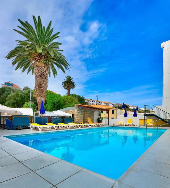 Na fotografii je vidět objekt Hotel Praia Dourada nacházející se ve městě Porto Santo.