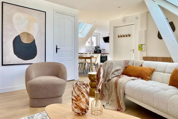 På billedet ses objektet Luxury modern renovated and cozy 2 bedroom Garage-Madeleine beliggende i byen Angers.