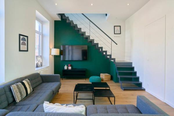 A la foto es mostra l'objecte Spacious house 11 bedrooms 8 bathrooms 22 people. situat a la ciutat de Roubaix.