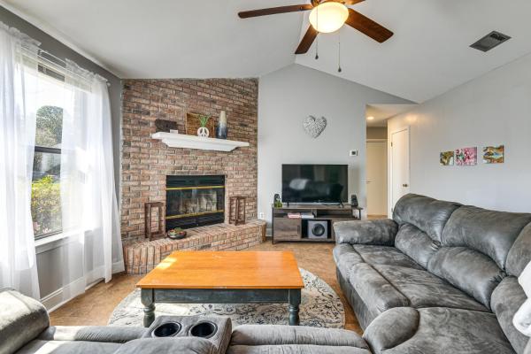 Families With Pets! Emerald Coast Home 9 Mi To Beach - Mary Esther, FL