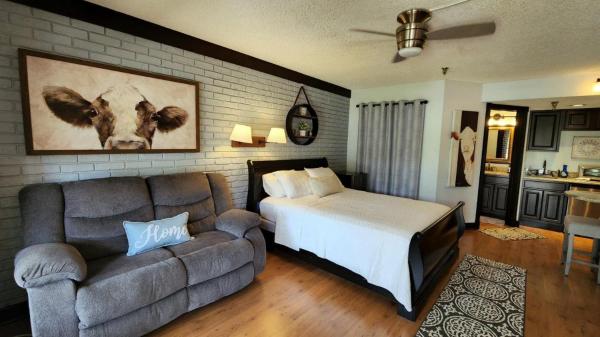 River Ranch Getaway! First Floor, Steps To Pool! 136 - Lake Kissimmee, FL